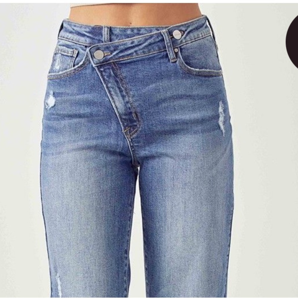 Women’s Risen Jeans asymmetrical style